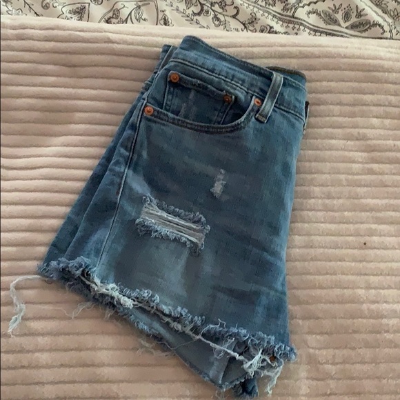 Levi denim high waisted shorts - Picture 2 of 3